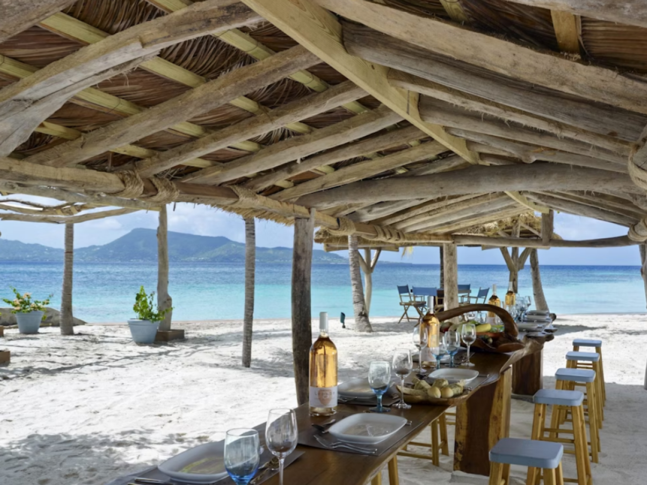 Beach-bar-st-Vincent