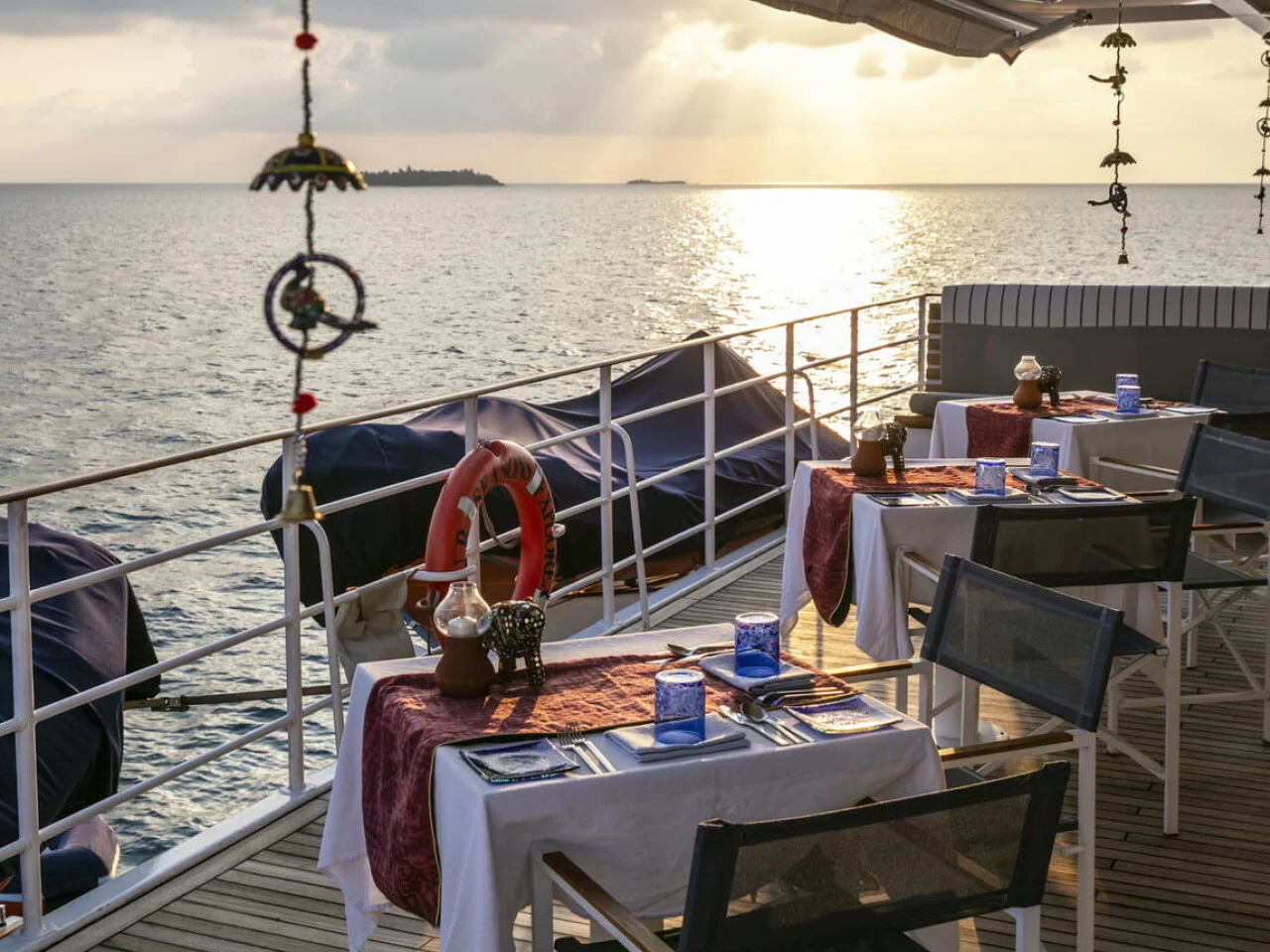 Four Seasons Explorer