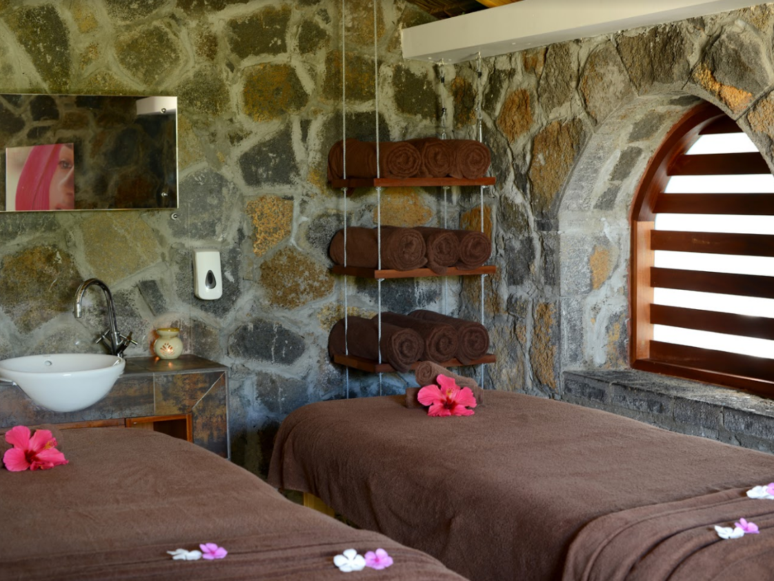 Emeraude Beach Attitude