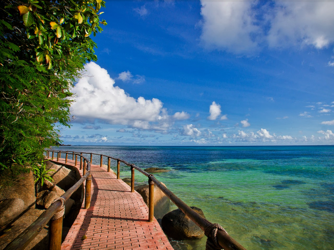 Coco de Mer Hotel & Black Parrot Suites