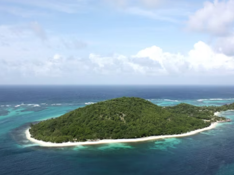 Island-shot-petit-st-vincent