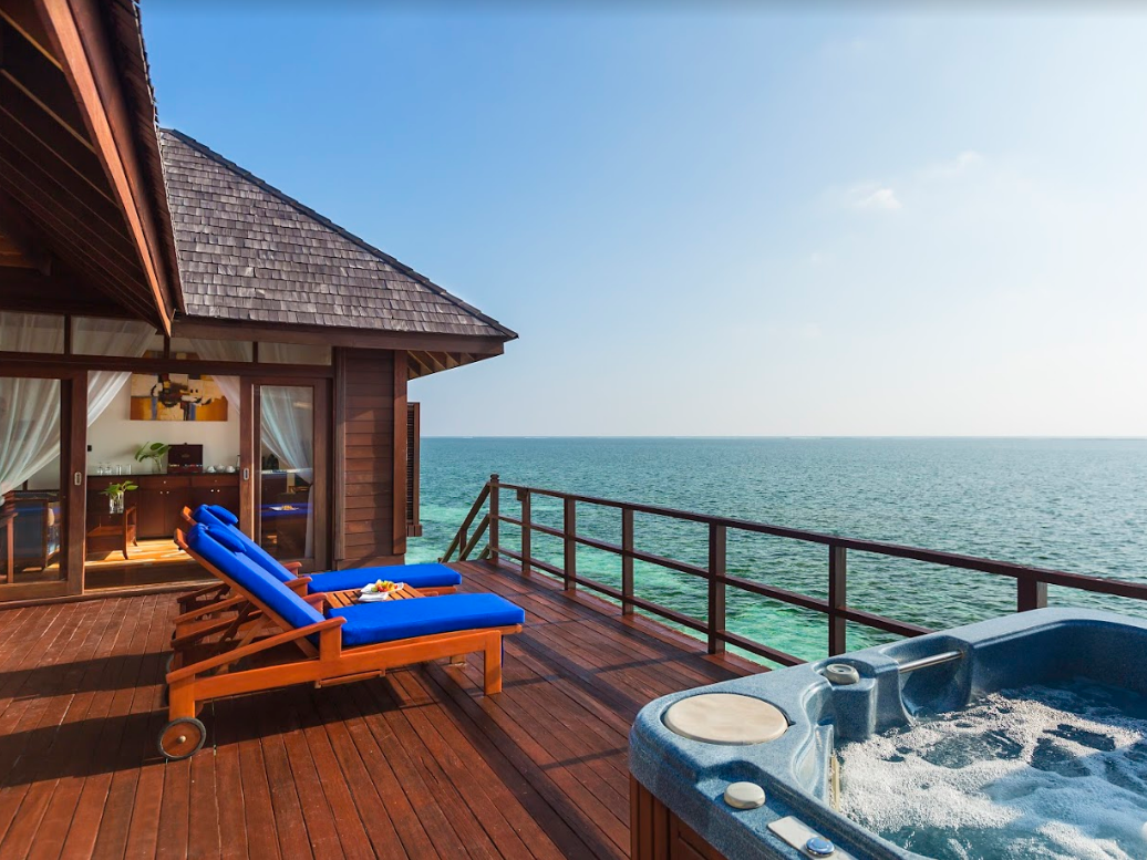 Prestige Jacuzzi Water Villa