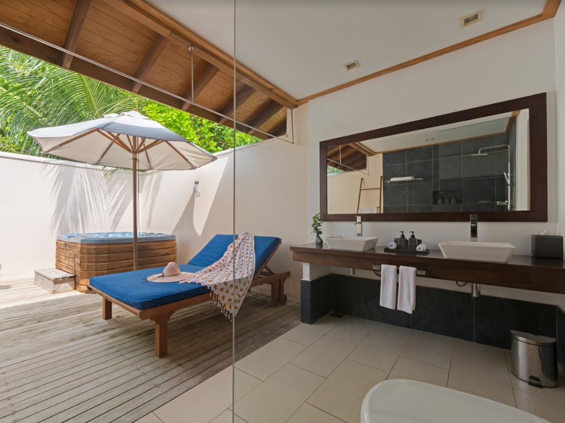 Jacuzzi Beach Villa