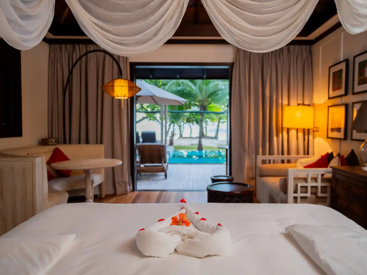 Family Grand Beach Pool Villa