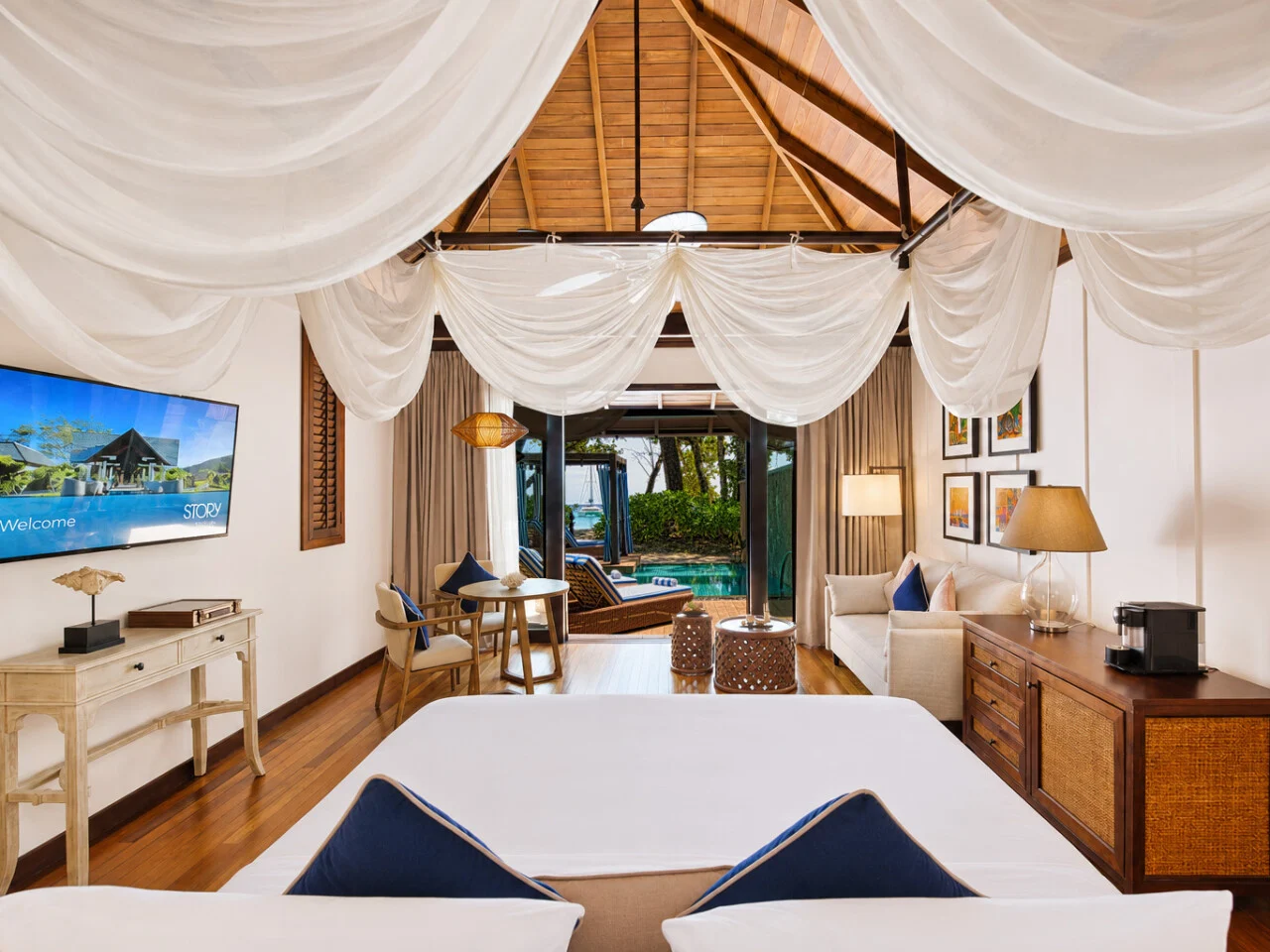 Family Grand Beach Pool Villa