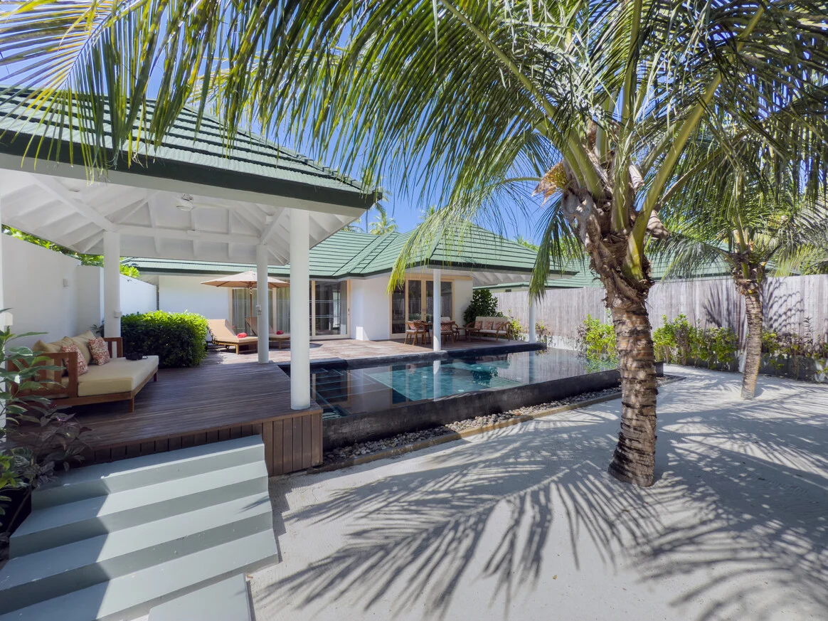 Grand Beach Residence with Pool