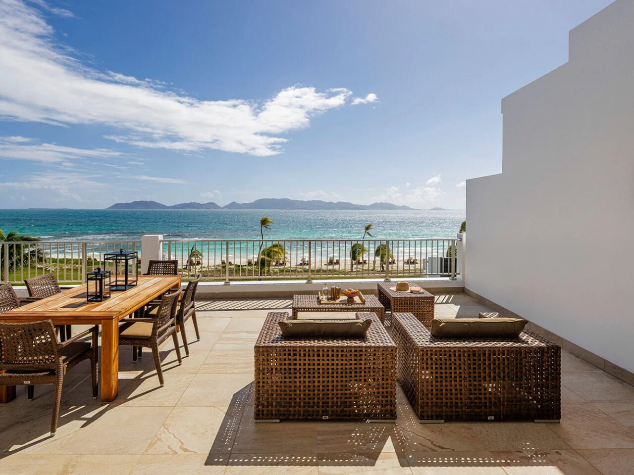 Oceanfront Deluxe Suite with Jacuzzi at Merrywing Bay