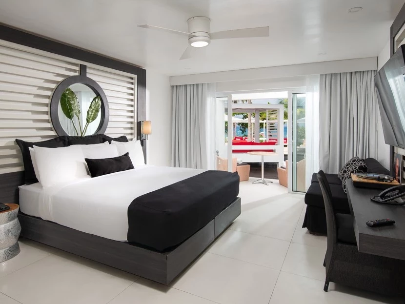 Junior Suite King With Cabana Ocean View