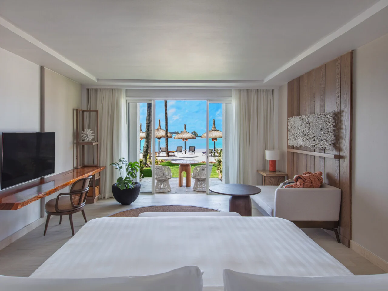 Hibiscus Signature Beachfront Suite