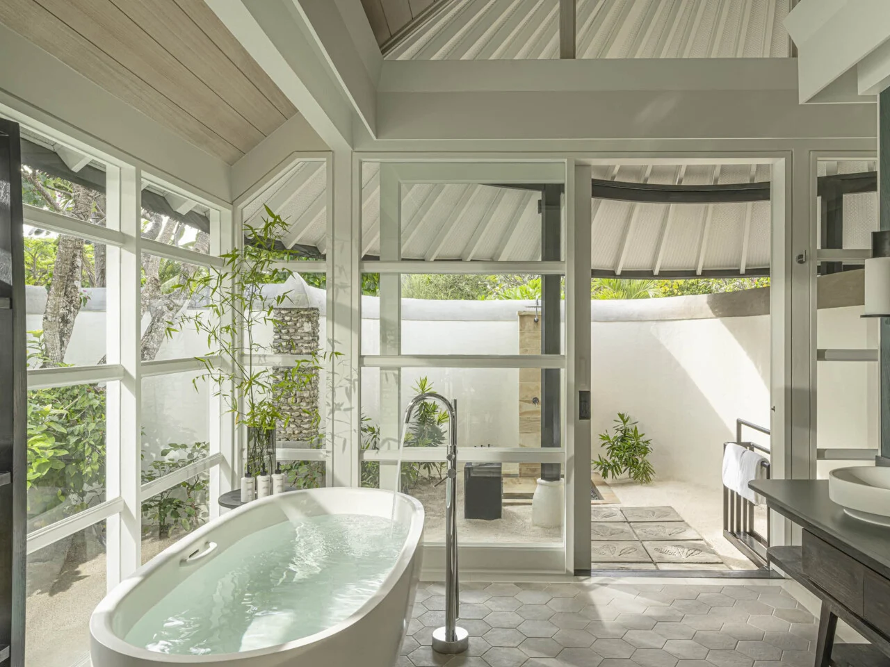 Sunrise Family Beach Villa With Pool