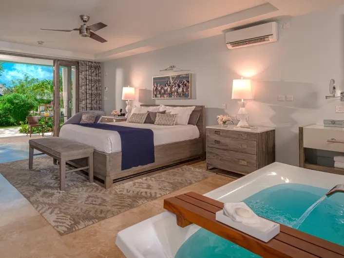 Lover's Lagoon Hideaway Walkout Junior Suite with Patio Tranquility Soaking Tub