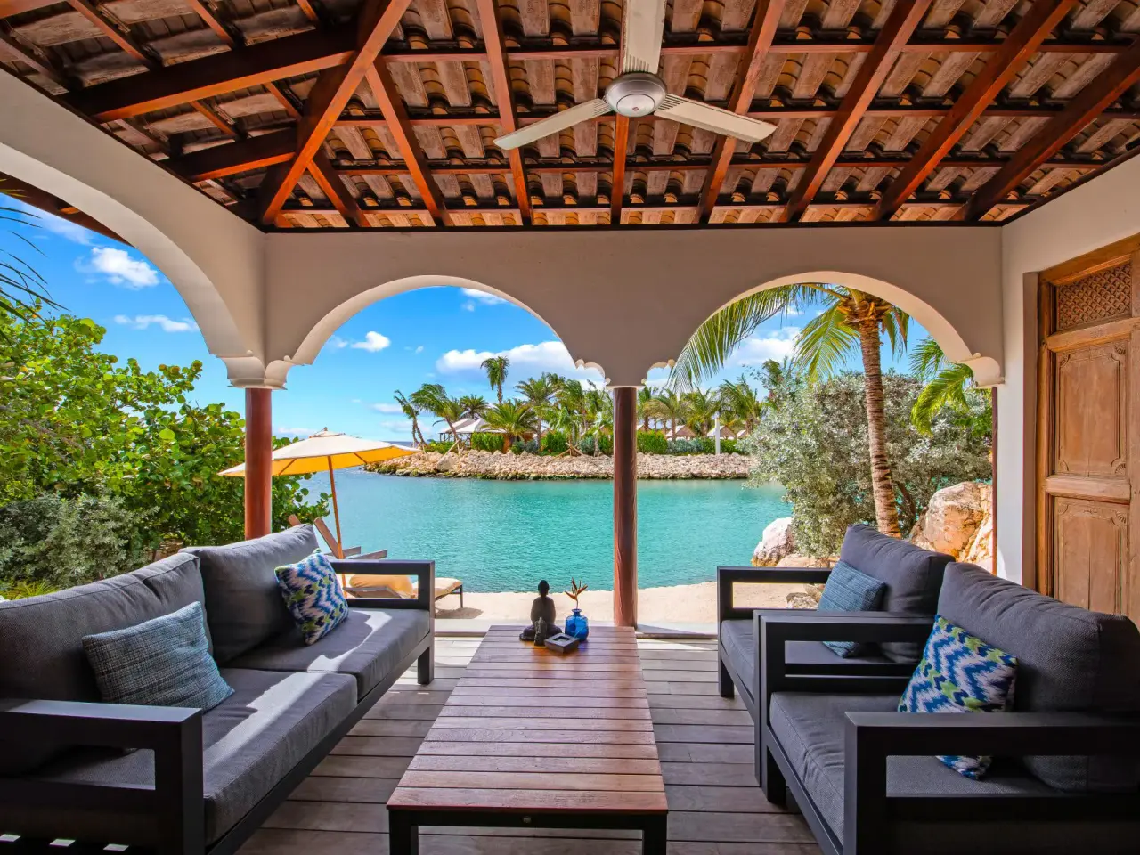 Superior Beachfront Pool Suite