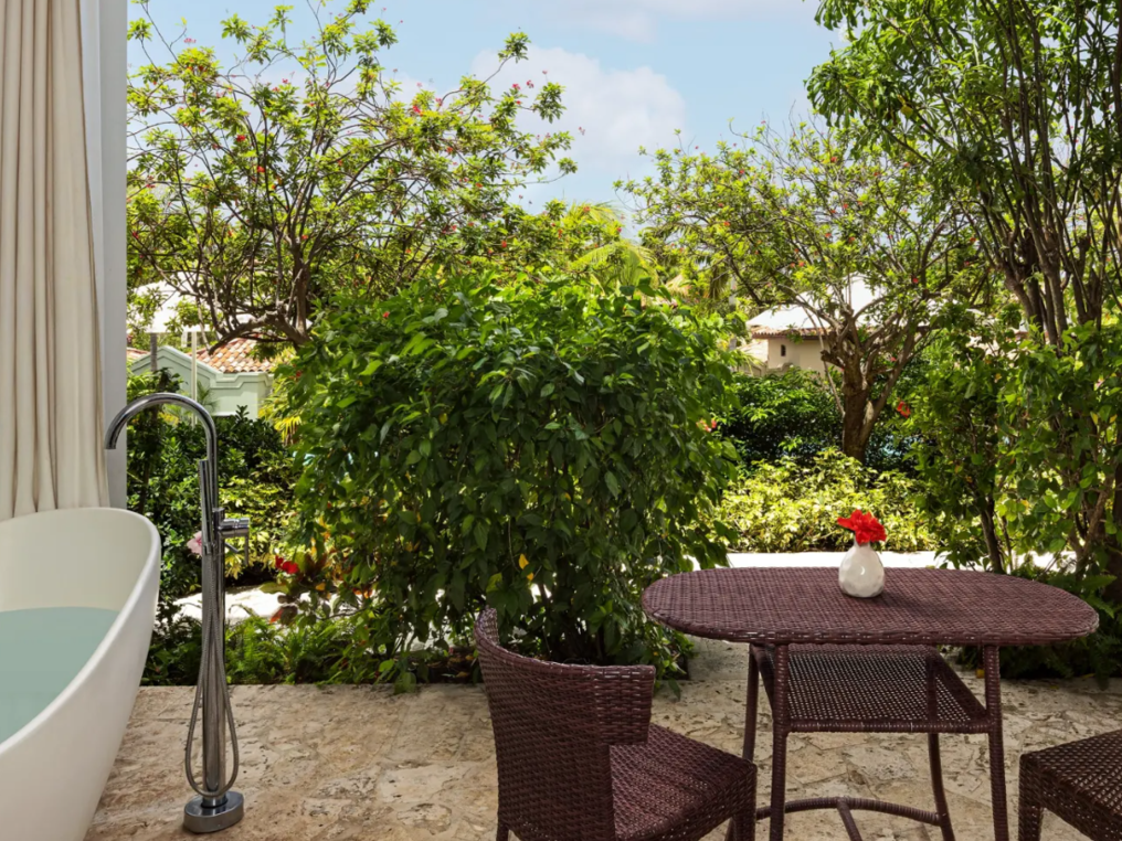 South Seas Honeymoon Poolside Hideaway Walkout Junior Suite with Patio Tranquility Soaking Tub