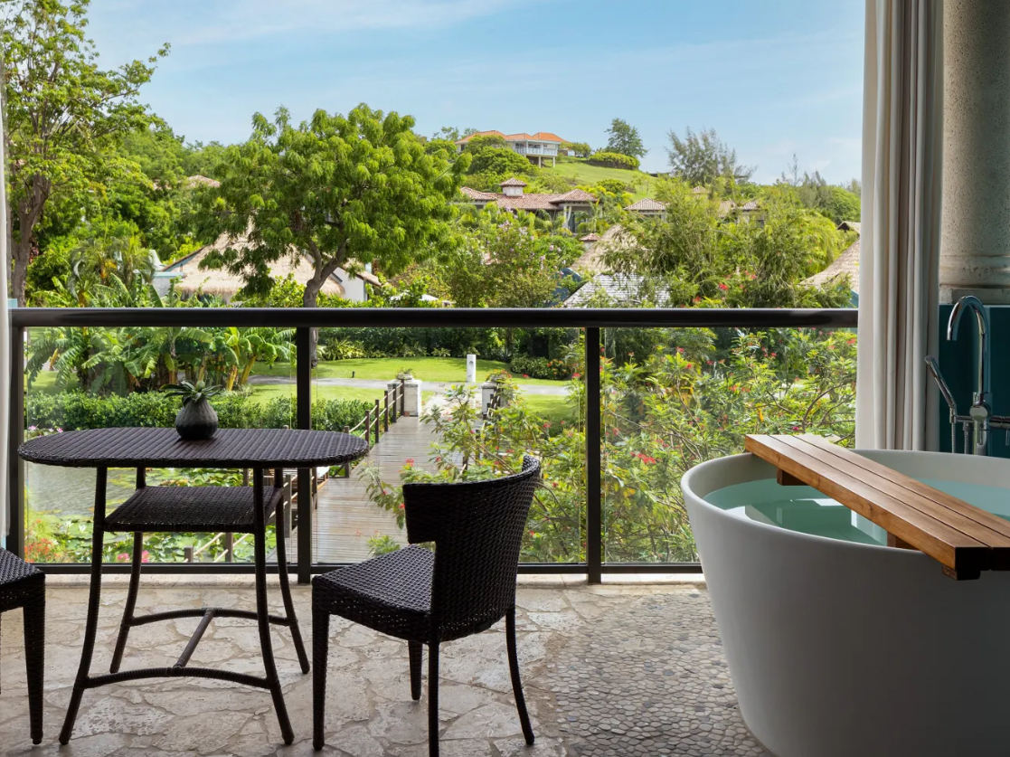 Lover's Lagoon Hideaway Junior Suite with Balcony Tranquility Soaking Tub