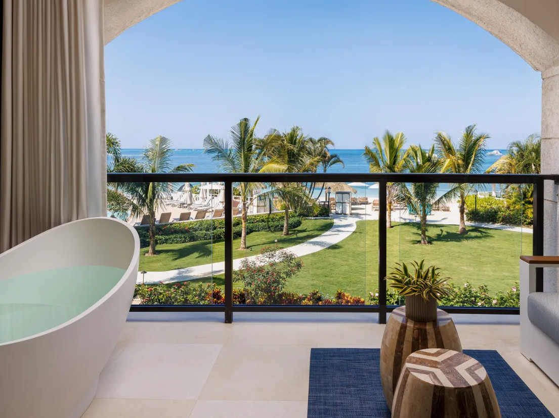 Bamboo Grove Club Suite w/ Balcony Tranquility Soaking Tub