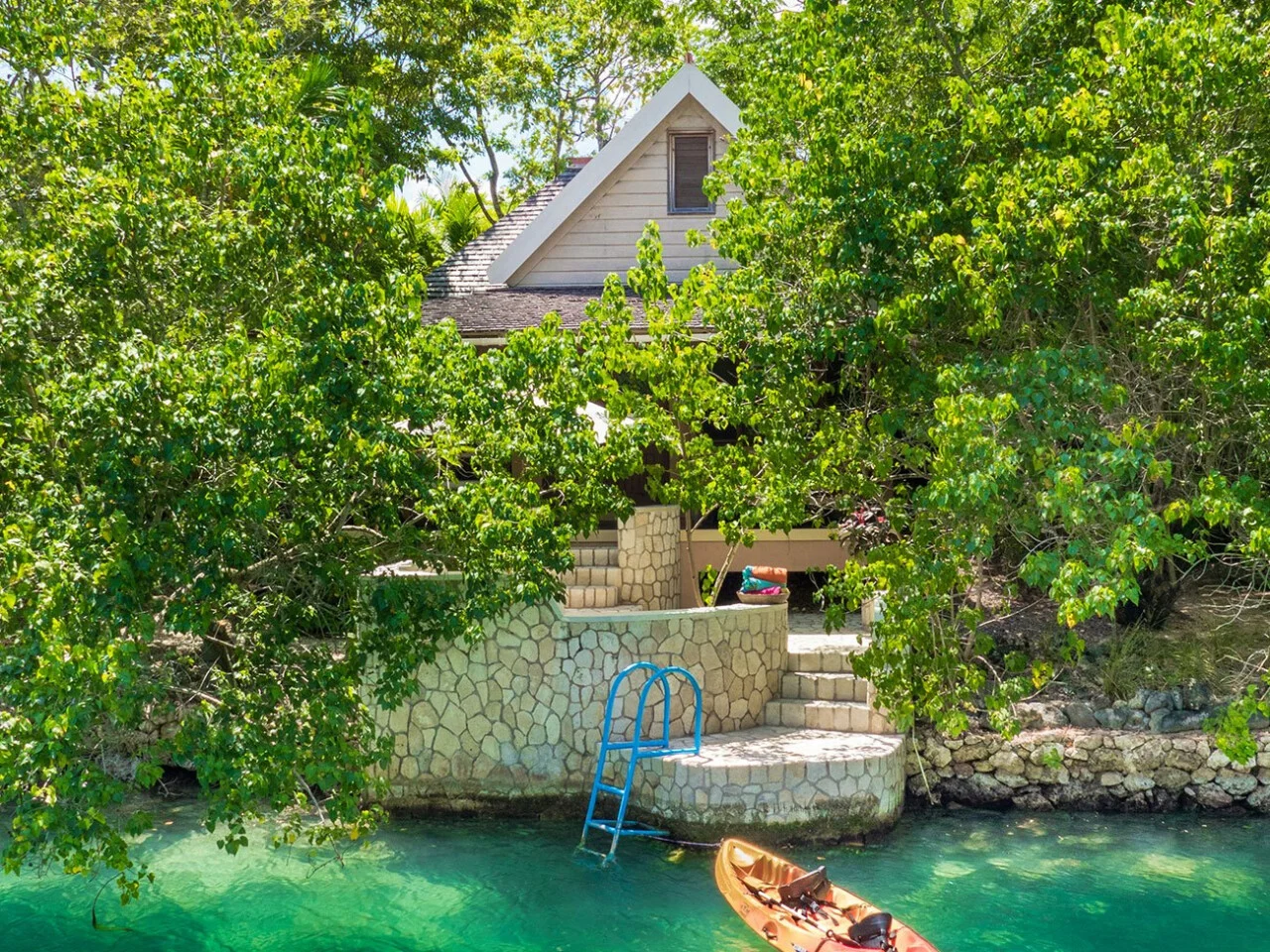 One Bedroom Lagoon Villa