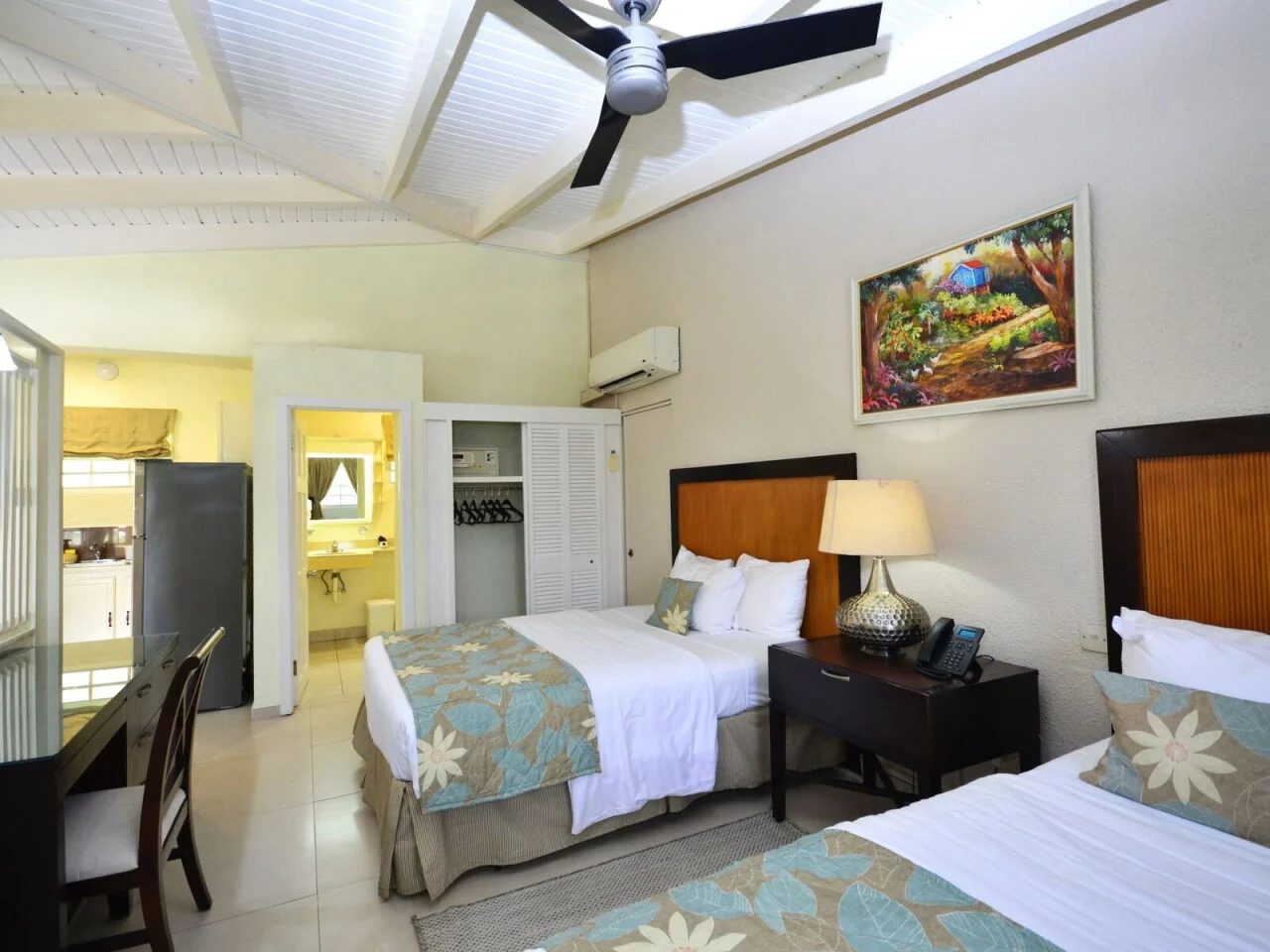 Deluxe One Bedroom Partial Ocean View