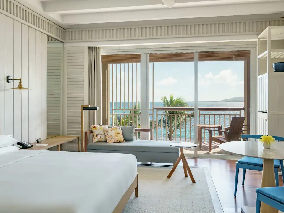 1 King Bed, Beachfront