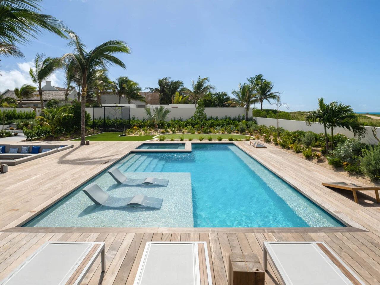 Dream Away Four Bedroom Oceanfront Villa wirth Private Pool