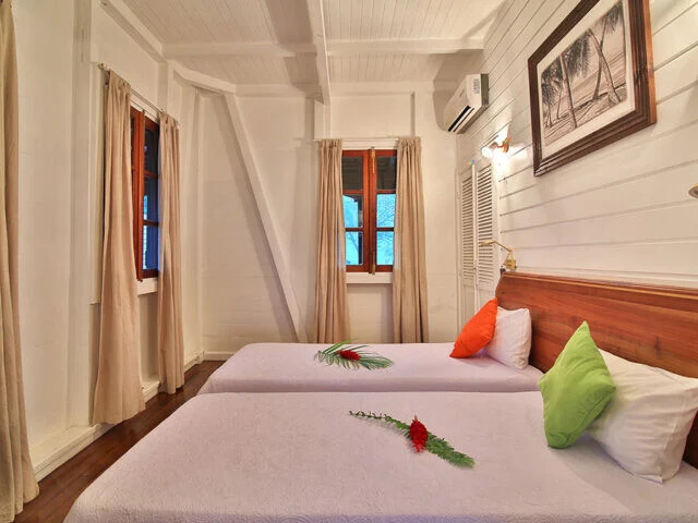 Colonial House Suite