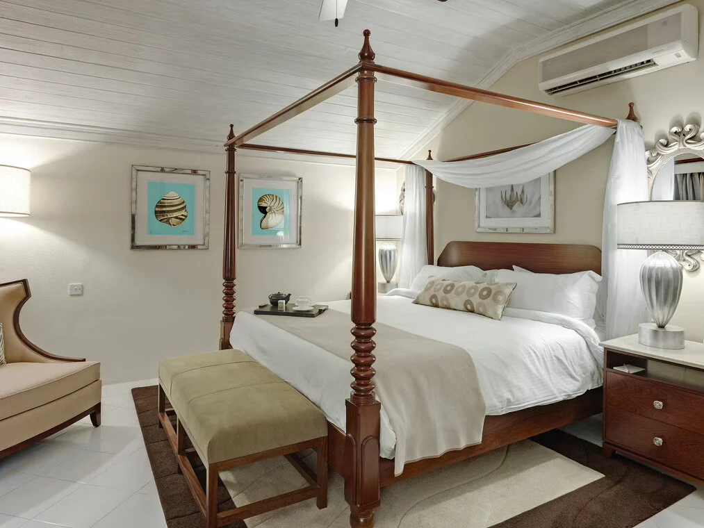 Luxury Poolside View Guest room