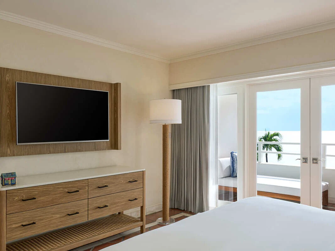 Ocean Front Junior Suite 1 King