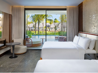 Deluxe Guest Room 2 King, Swim Up