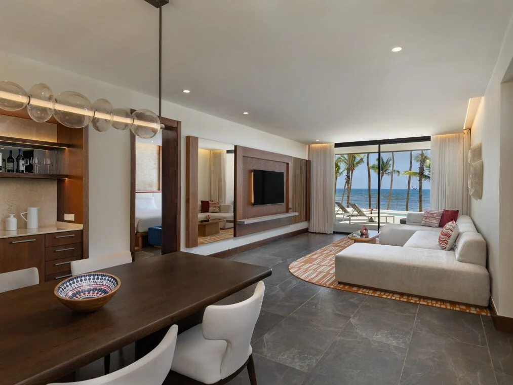 Oasis Mega Suite Oceanfront  2 Bedroom (1 King + 2 King) Private Pool