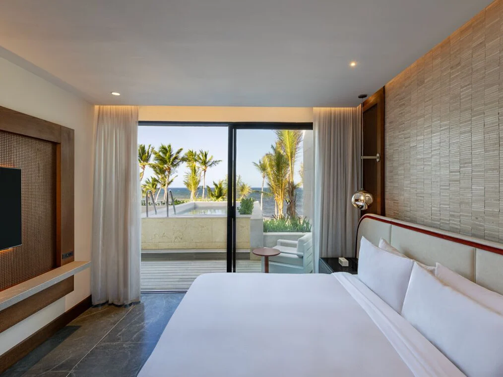 Larimar Penthouse Suite Oceanfront 3 Bedroom (1 King + 1 King + 2 King) Private Pool