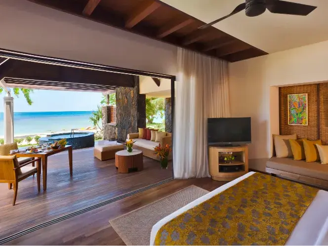 Beachfront Luxury Jet Pool Suite with Heated Pool* & Hammam