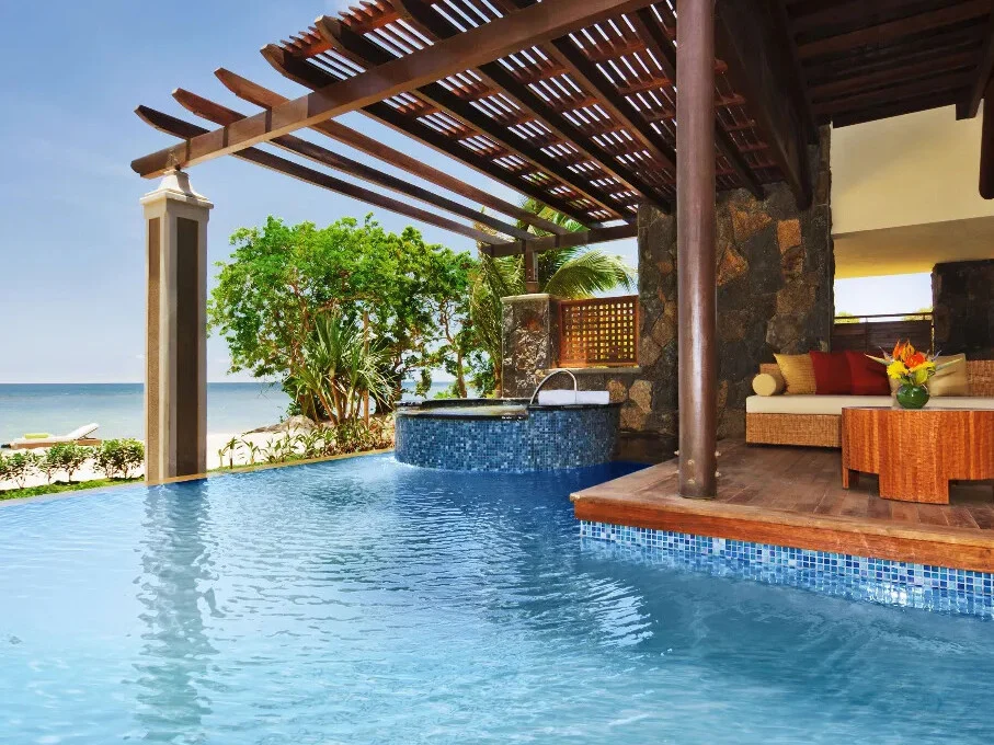 Beachfront Luxury Jet Pool Suite with Heated Pool* , Jet Pool & Hammam