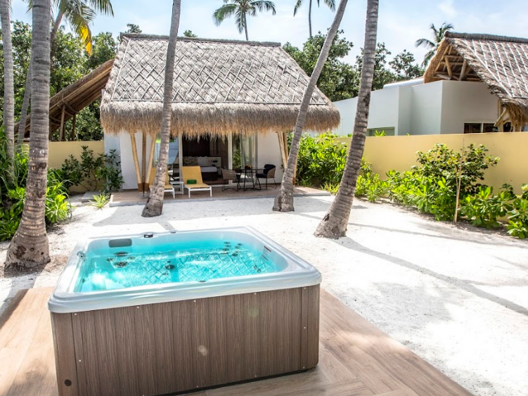 Jacuzzi Beach Villa