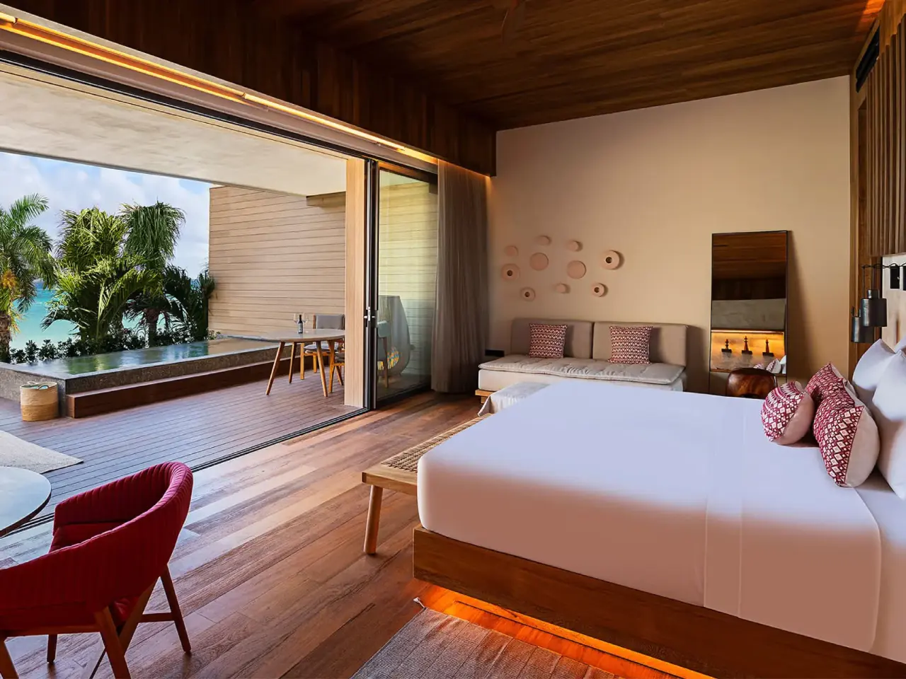 Oceanfront Veranda Pool Suite - King