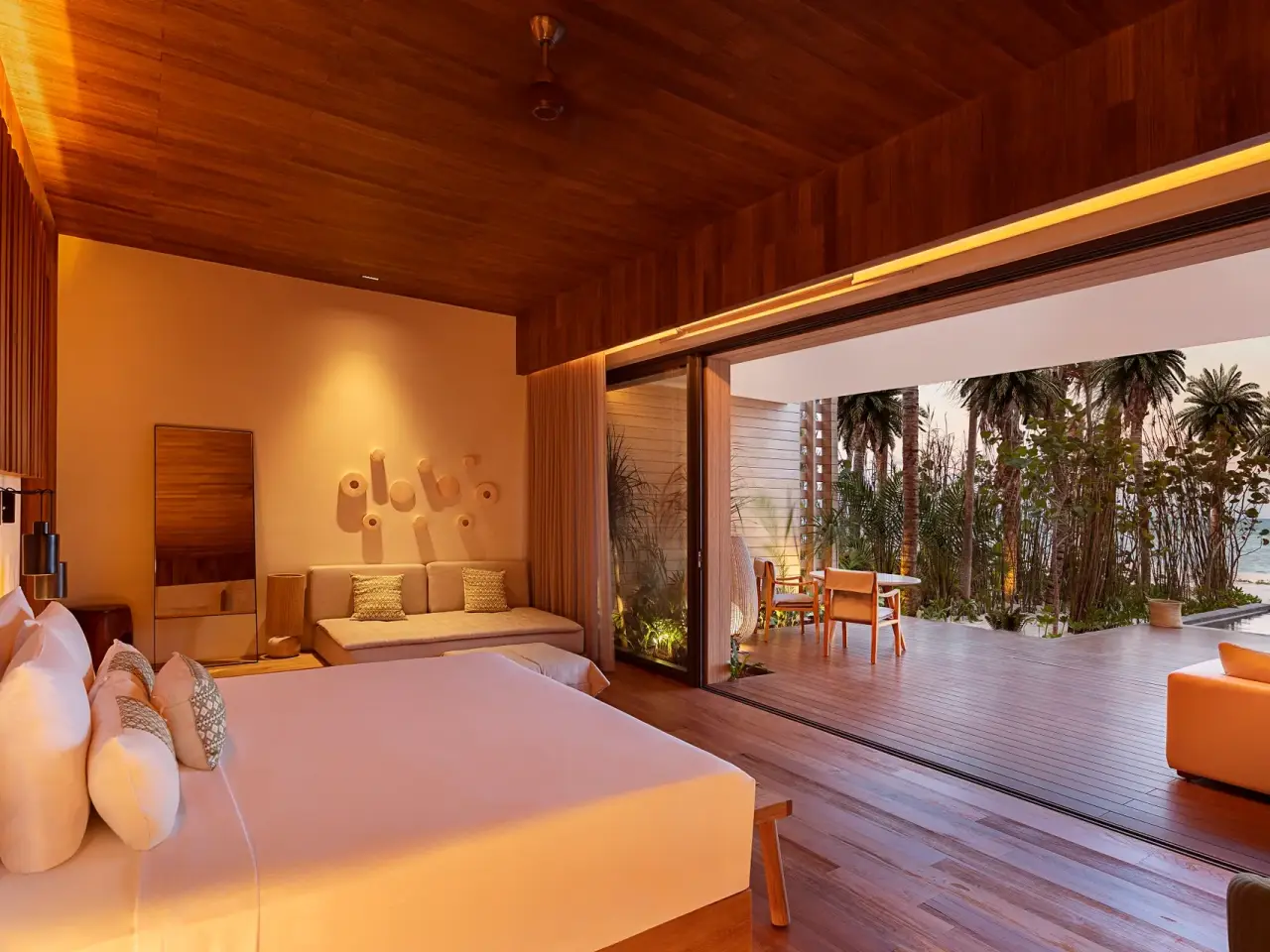 Beachfront Lanai Pool Suite - King