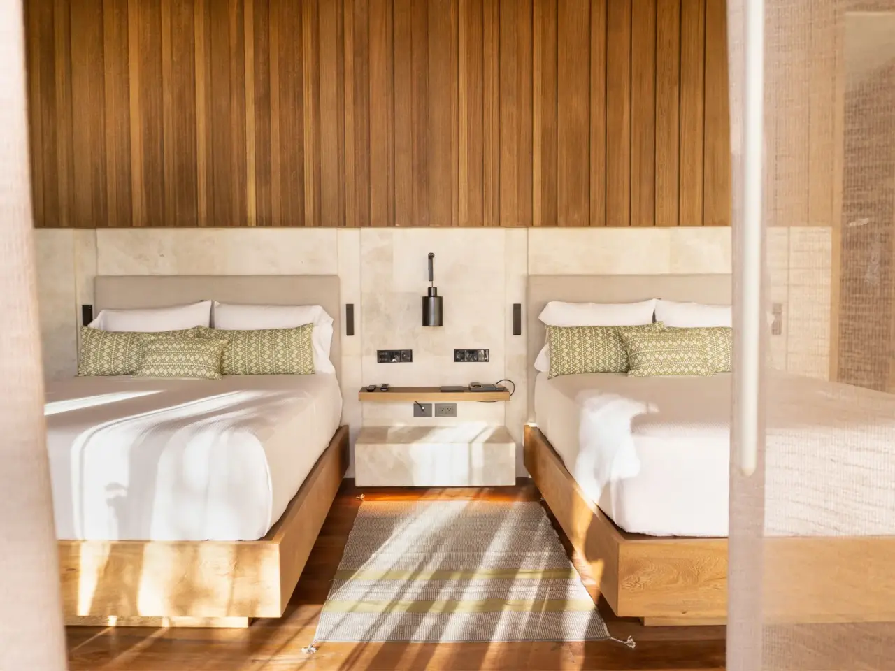 Beachfront Lanai Pool Suite - 2 Queen