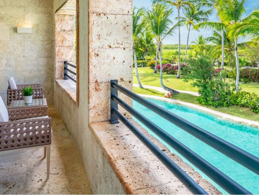 Castle Junior Suite Swim Out