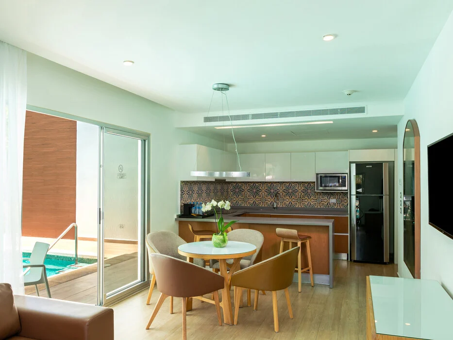 1 Bedroom Swim-Up Residence Pool View