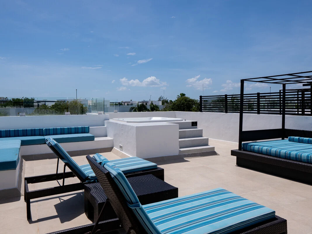 1 Bedroom Penthouse Residence Pool/Garden View