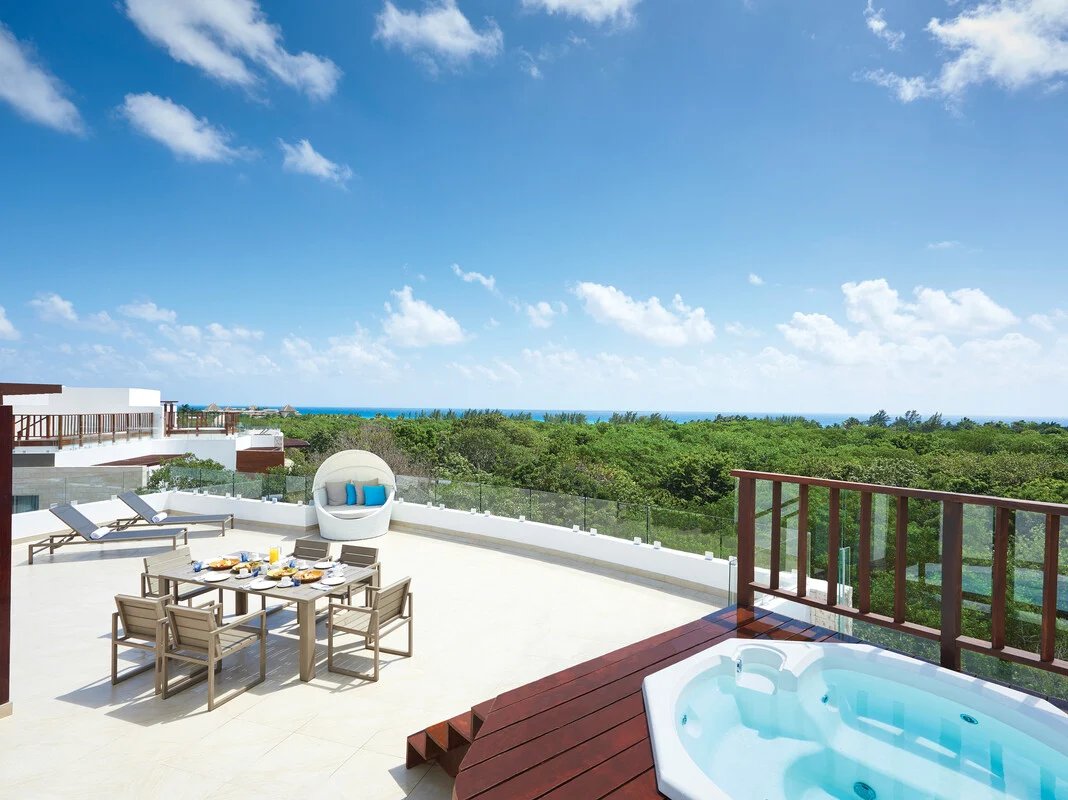 2 Bedroom Penthouse Residence Pool/Garden View