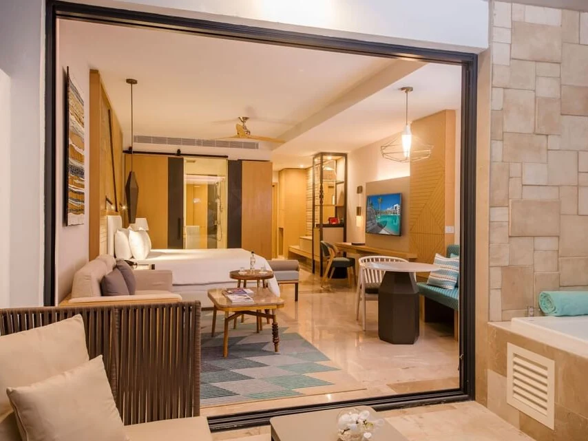 Romance Junior Suite Swim-Out Partial Ocean View