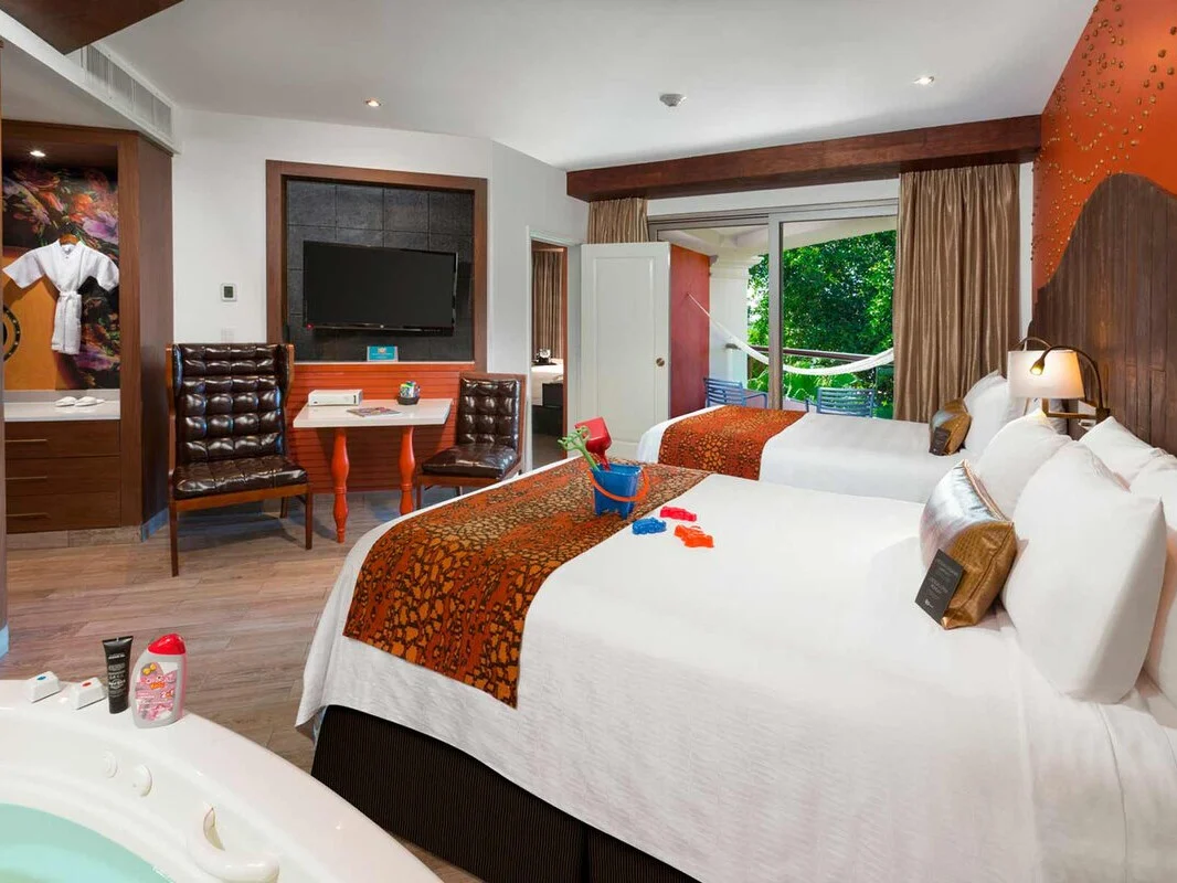 Deluxe Family (Two Bedroom)