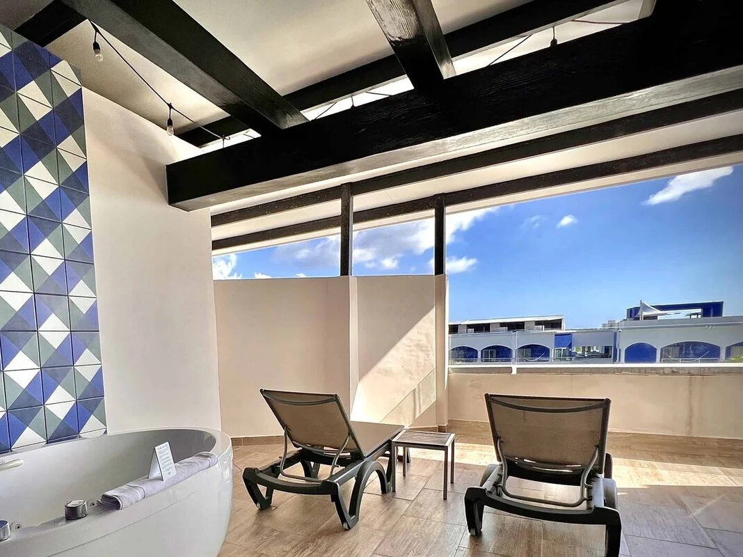 Heaven - Deluxe Sky Terrace (One Bedroom)