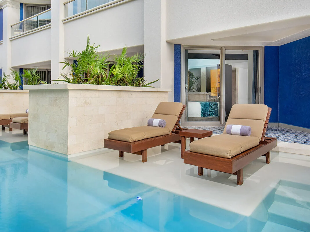 Heaven - Deluxe Swim Up King