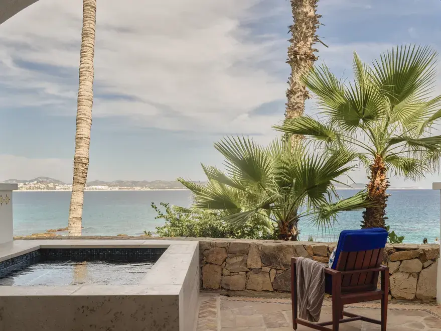 Palmilla Room Queen beds– Ocean Front with plunge