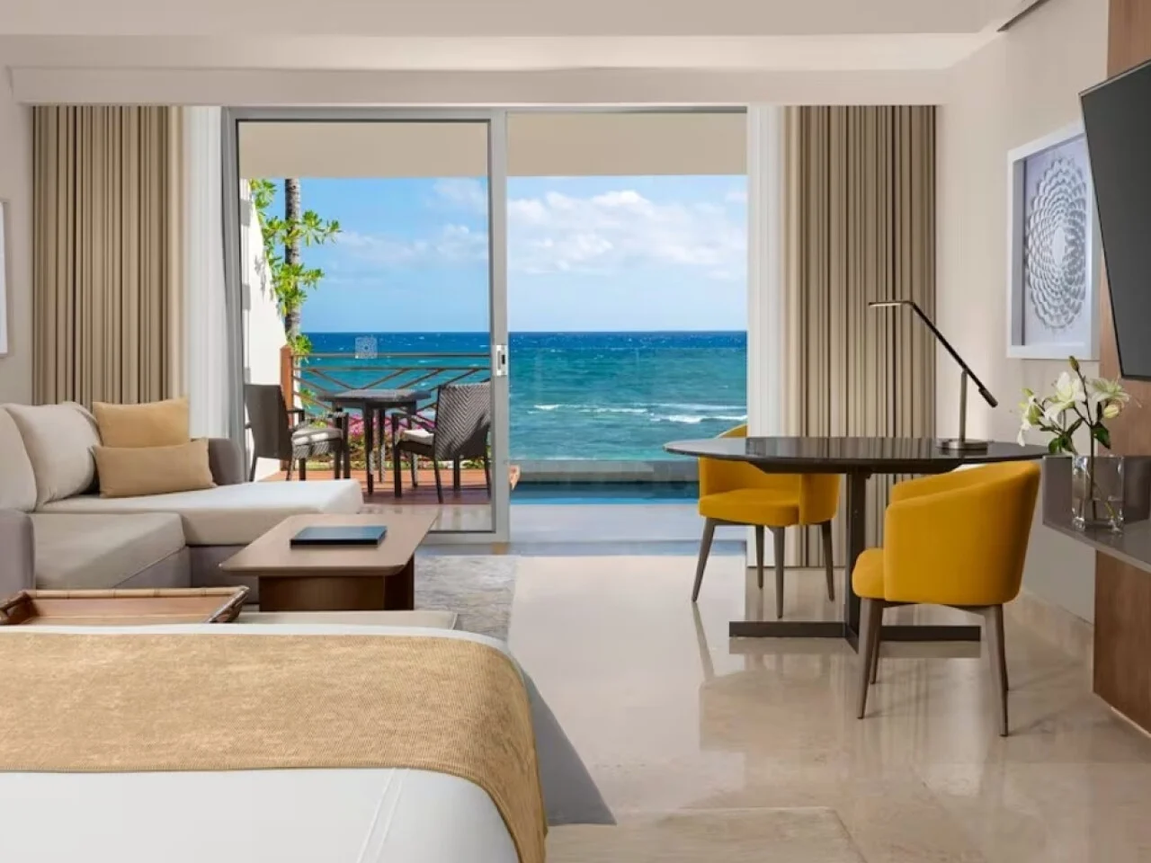 Grand Class Pool Suite Ocean Front