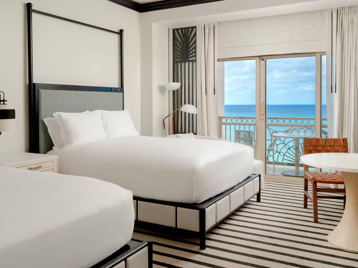 Club Oceanfront Queen, Club Lounge Access, Ocean Tower, Balcony