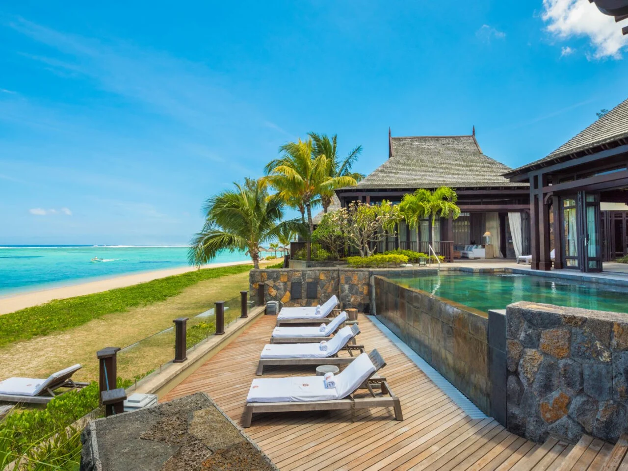 Grand Beachfront Five Bedroom Villa