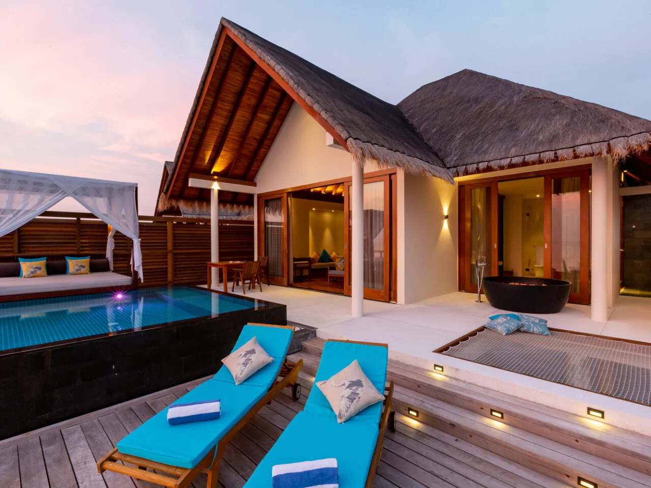 Sunset Ocean Pool Villa